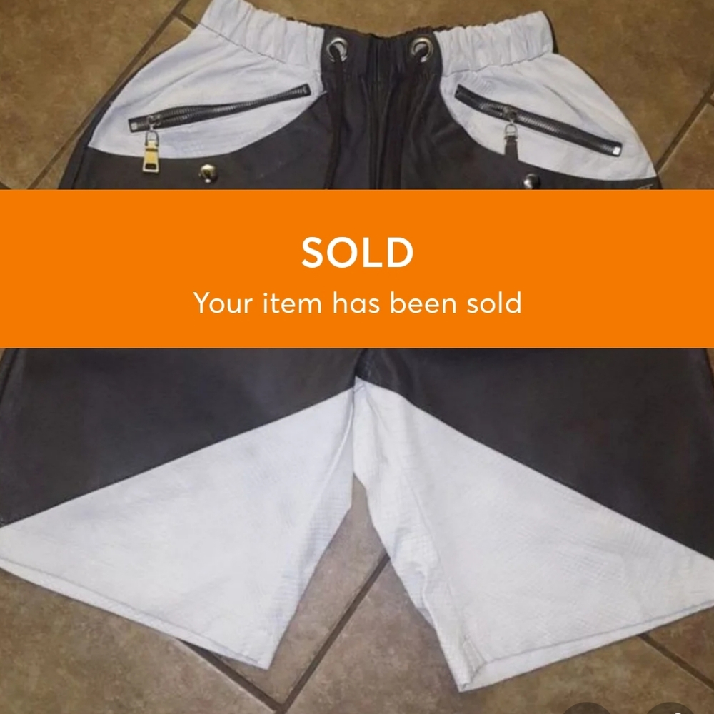 🚫SOLD🚫Fortè Grey leather shorts M